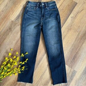 Hollister ultra high rise mom jeans NWOT Sz. 24S (Jb)